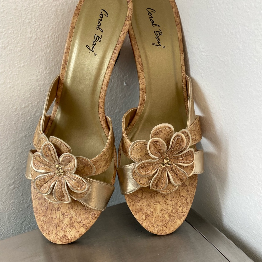 WOMENS CORAL BAY Gold Wedge Sandals - Picture 7 of 15
